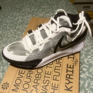 Kyrie Irving basketball shoes
